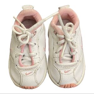 NIKE - Adorable white and pink sneakers for baby, size 2.